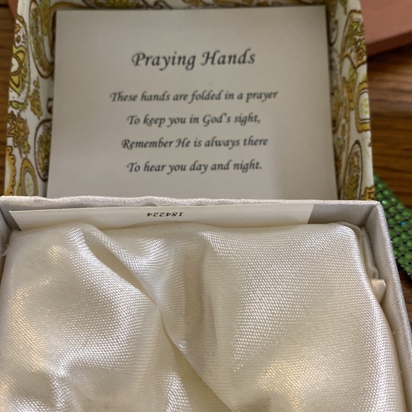 Praying Hands Art Glass in box - Picture 2 of 4